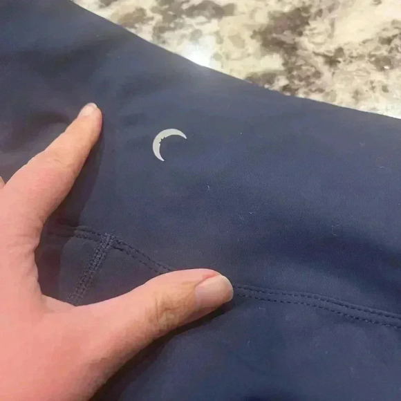 Women’s size 4 Ziya Navy and retro stripe athletic leggings - Picture 2 of 4